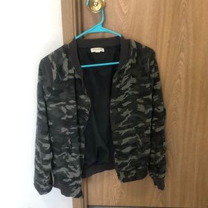 Beach Lunch Lounge Zip up. Size S\P Army camouflage colors